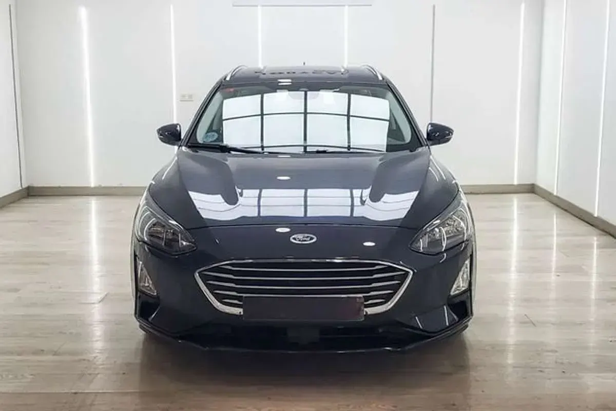 Usado Ford Focus Trend 120 CV (88 kW) 2021 Azul Familiar