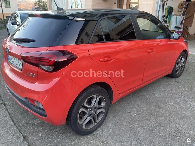 Usado Hyundai i20 100 CV (73 kW) 2020 Rojo Utilitario