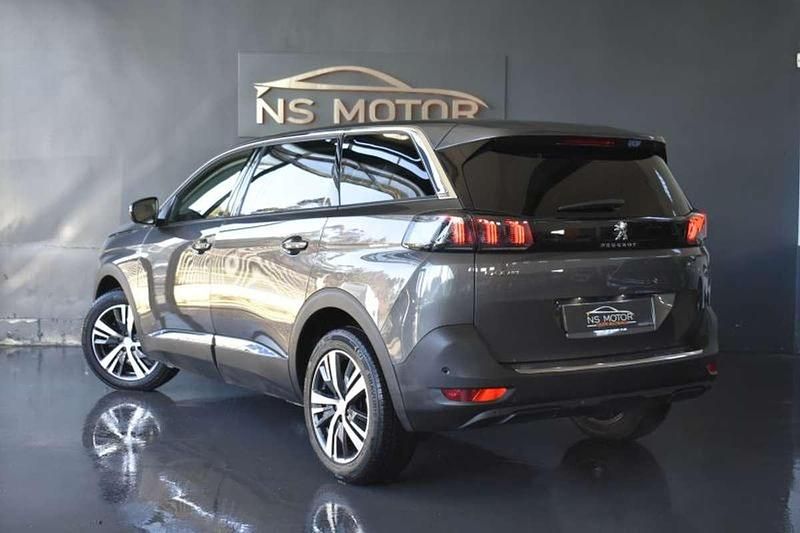 Usado Peugeot 5008 Allure 131 CV (96 kW) 2022 Gris SUV