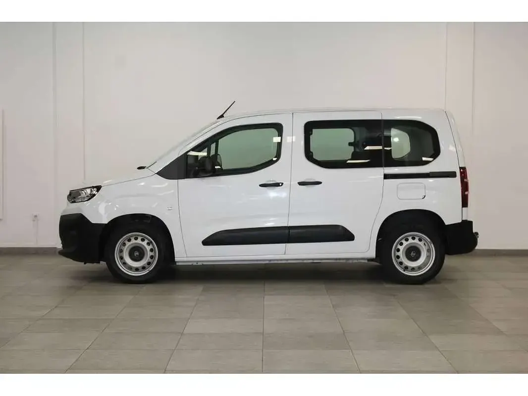 Usado Citroën Berlingo 102 CV (75 kW) 2024 Blanco Monovolumen