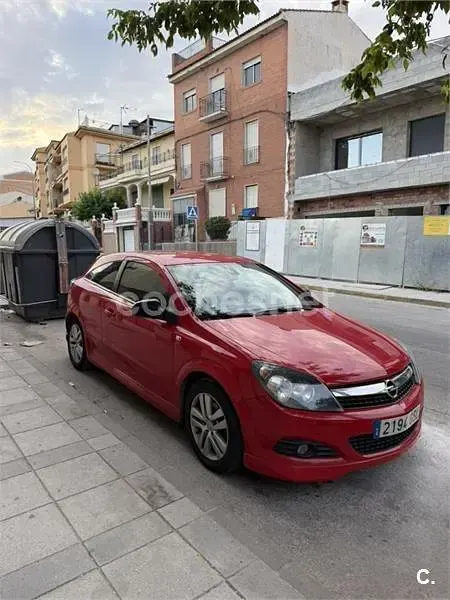Usado Opel Astra GTC Sport 110 CV (80 kW) 2009 Rojo Berlina