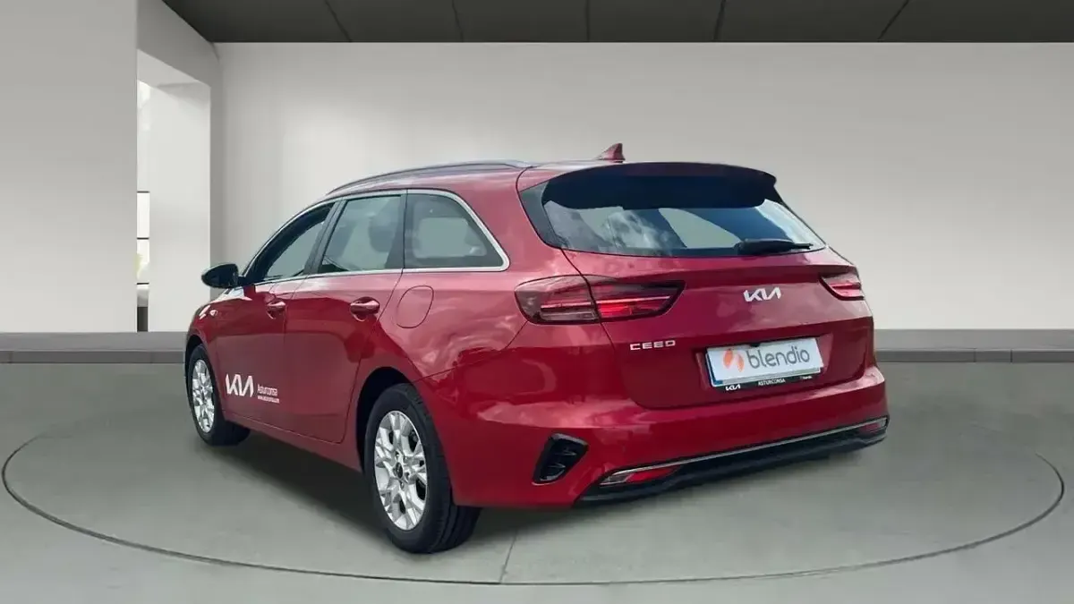Usado Kia Ceed 120 CV (88 kW) 2024 Rojo Utilitario