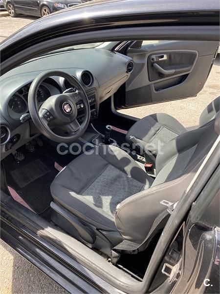 Usado Seat Ibiza Reference 70 CV (51 kW) 2007 Negro Utilitario