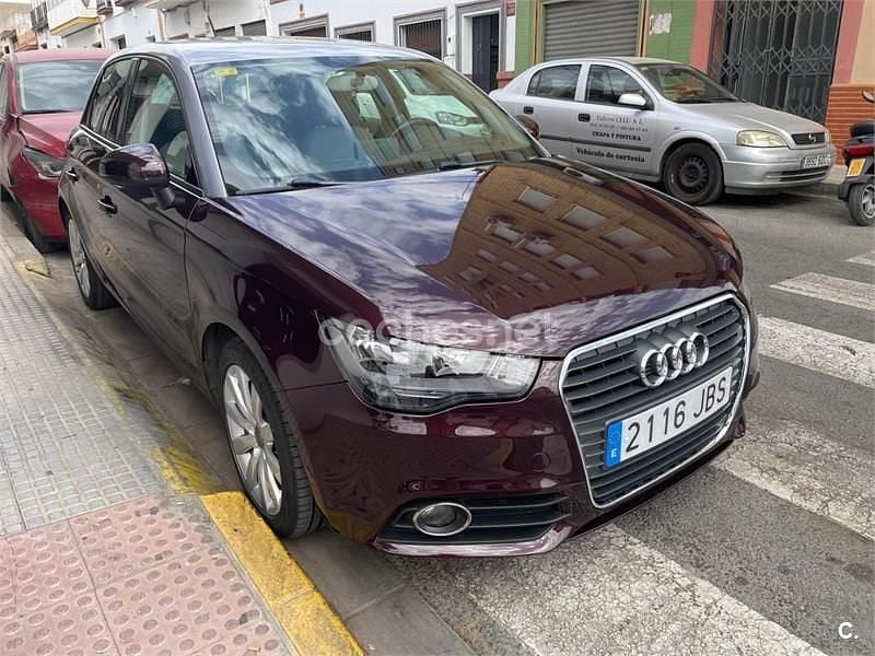 Usado Audi A1 Sportback Attraction 90 CV (66 kW) 2014 Violeta / lila Utilitario