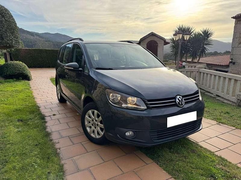 Usado VW Touran Edition 105 CV (77 kW) 2014 Gris / plata Monovolumen