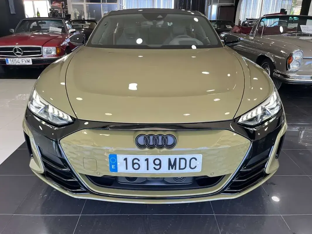 Usado Audi e-tron GT quattro Exclusive 439 kW (598 CV) 2023 Verde Berlina