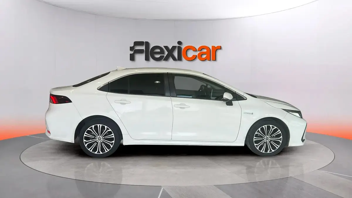Usado Toyota Corolla 122 CV (89 kW) 2019 Blanco Berlina