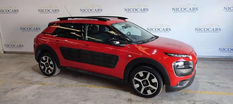 Usado Citroën C4 Cactus Feel 110 CV (80 kW) 2017 Rojo Utilitario