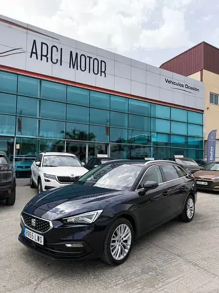 Usado Seat Leon XCELLENCE 150 CV (110 kW) 2022 Gris / plata Familiar