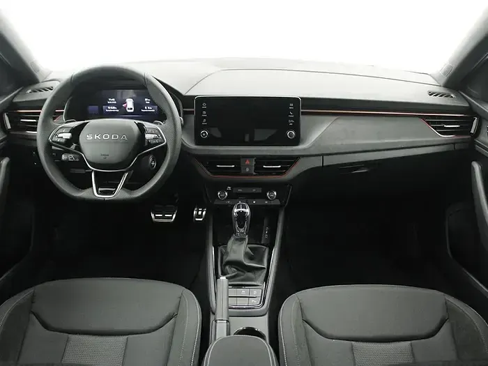 Usado Skoda Scala 115 CV (84 kW) 2025 Blanco Utilitario