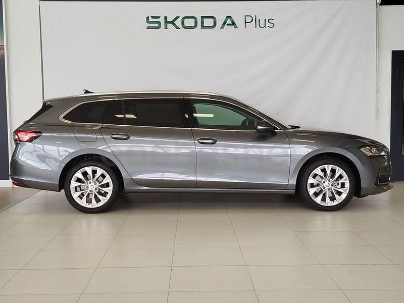 Usado Skoda Superb Selection 150 CV (110 kW) 2025 Gris Familiar
