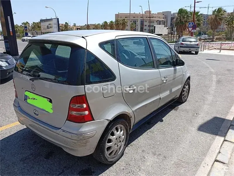 Usado Mercedes A170 Elegance 95 CV (69 kW) 2002 Gris / plata Utilitario