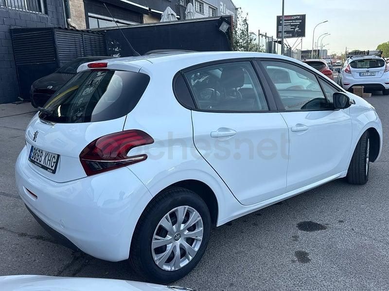 Usado Peugeot 208 Active 75 CV (55 kW) 2018 Blanco Utilitario