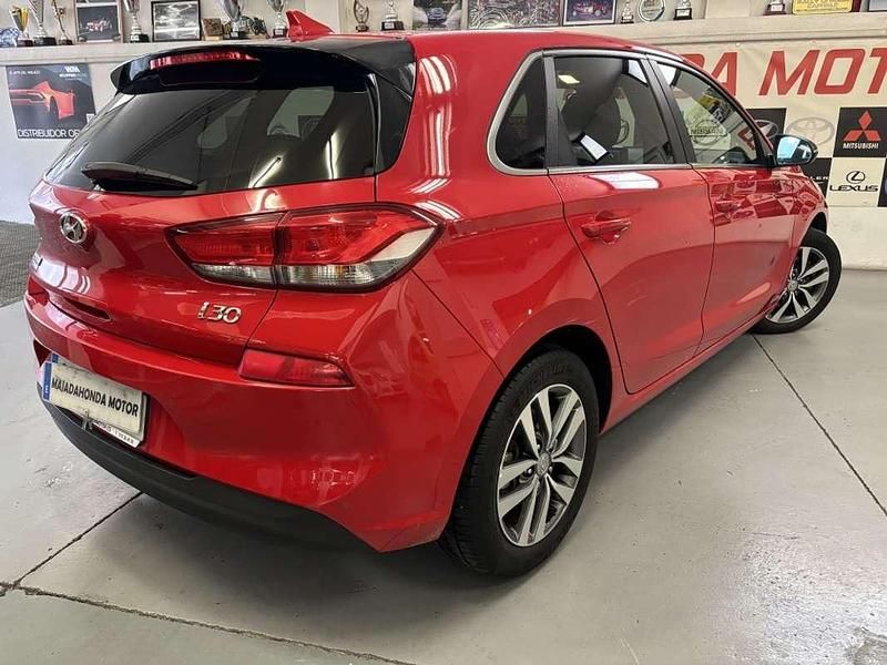 Usado Hyundai i30 GO! 120 CV (88 kW) 2019 Rojo Utilitario