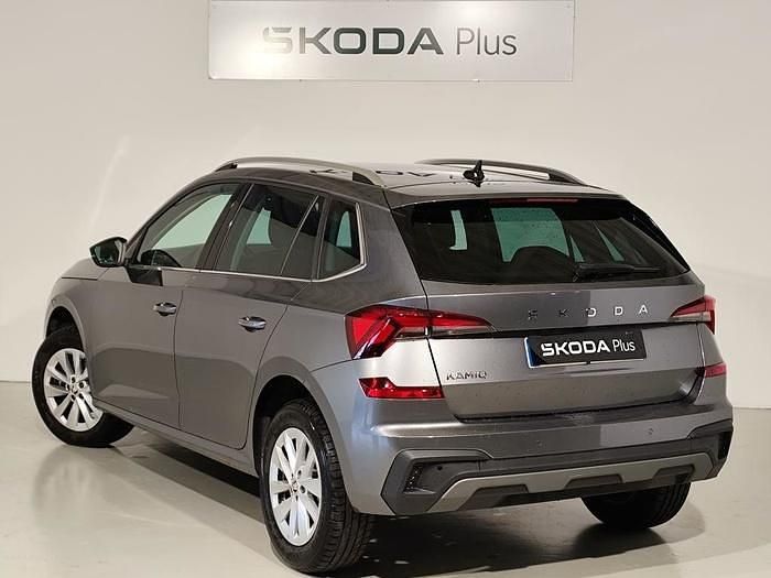 Usado Skoda Kamiq Selection 115 CV (84 kW) 2024 Gris / plata SUV