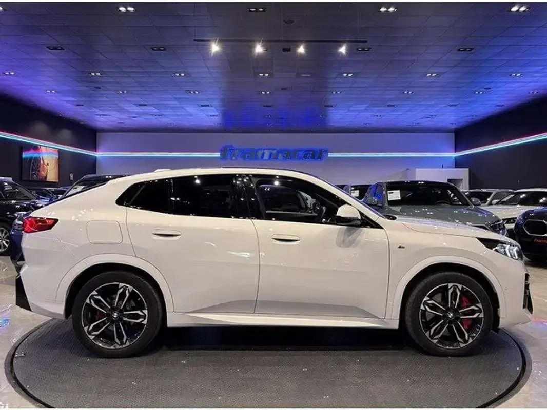 Käytetty BMW X2 Sport Line 163 HP (119 kW) 2025 Valkoinen Katumaasturi