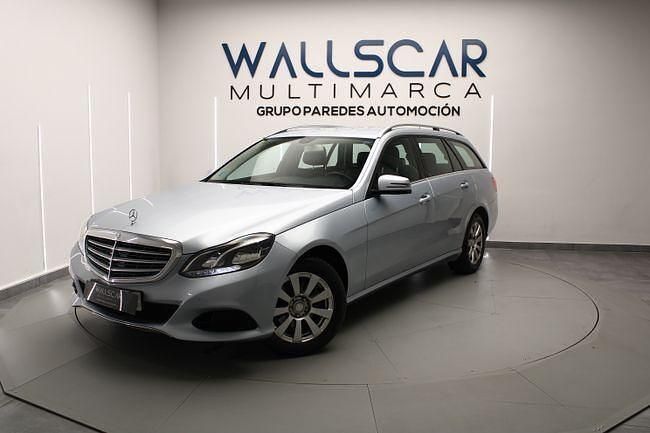 Usado Mercedes E220 Elegance 170 CV (125 kW) 2015 Azul Familiar