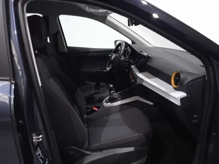 Usado Seat Arona Style 115 CV (84 kW) 2025 Gris SUV
