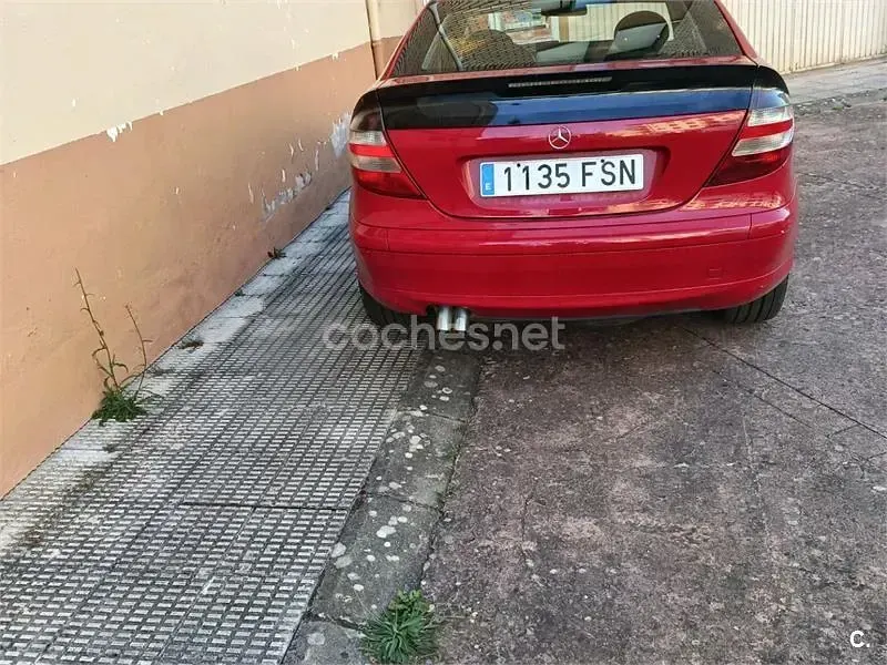 Usado Mercedes C220 143 CV (105 kW) 2004 Rojo Berlina
