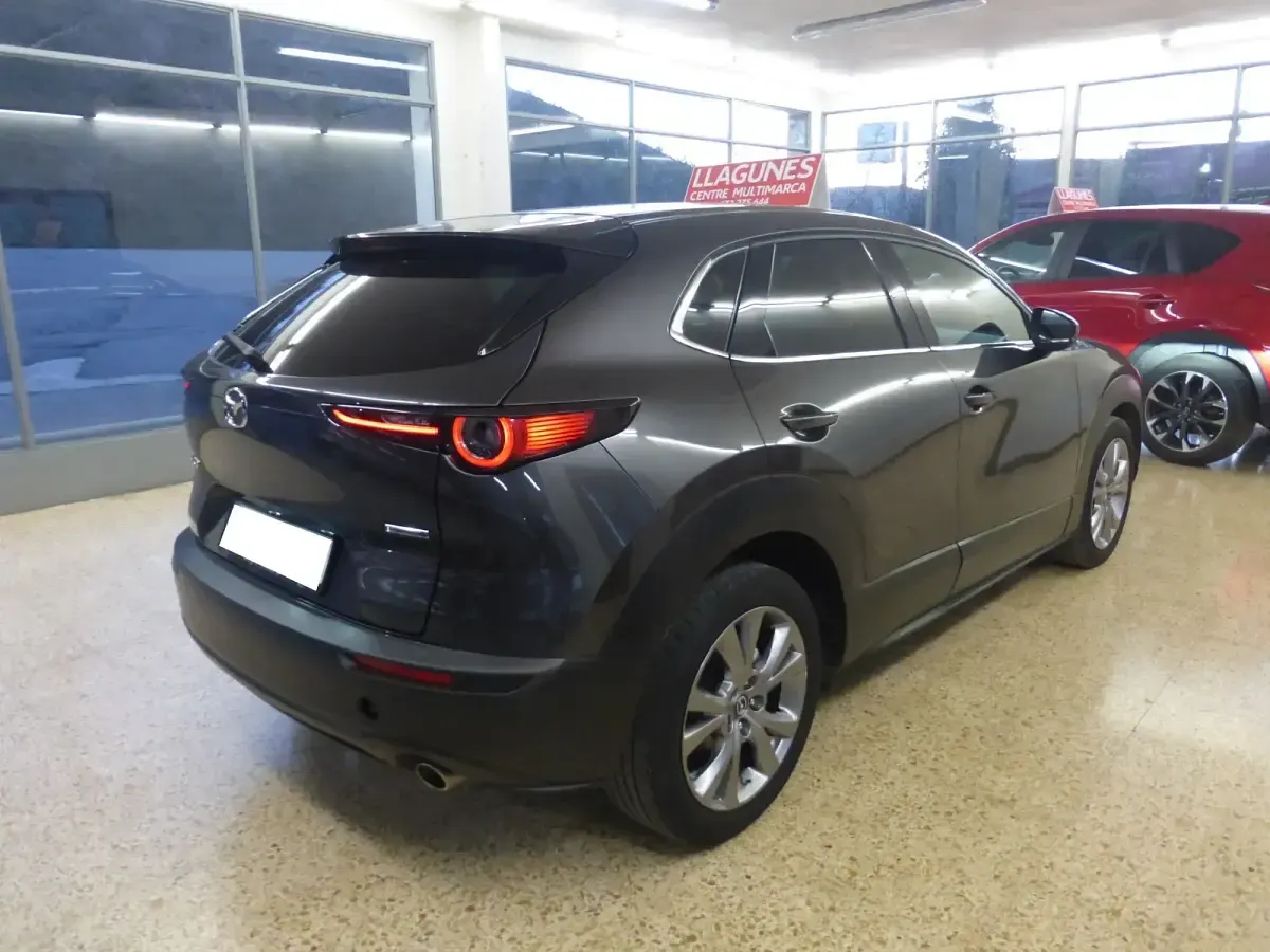 Usado Mazda CX-30 122 CV (89 kW) 2022 Gris / plata SUV