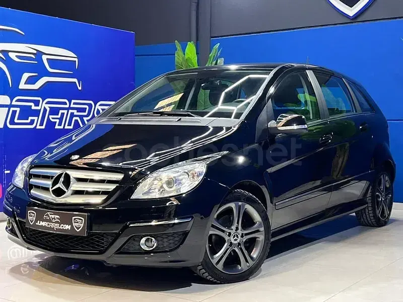 Usado Mercedes B180 116 CV (85 kW) 2010 Negro Monovolumen