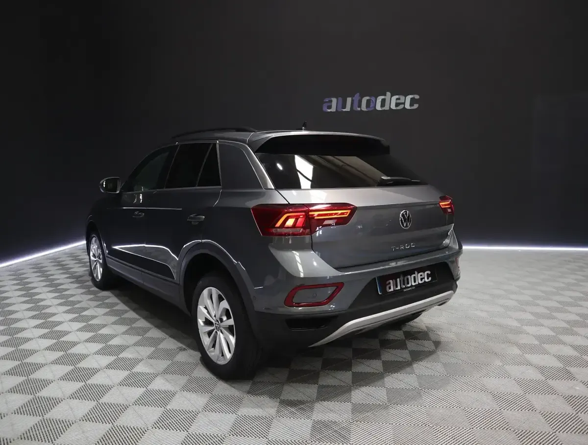 Usado VW T-Roc Life 110 CV (80 kW) 2022 Gris SUV