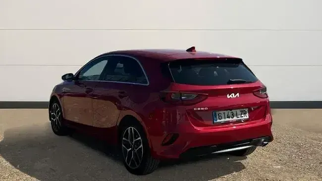 Usado Kia Ceed 120 CV (88 kW) 2022 Rojo Utilitario