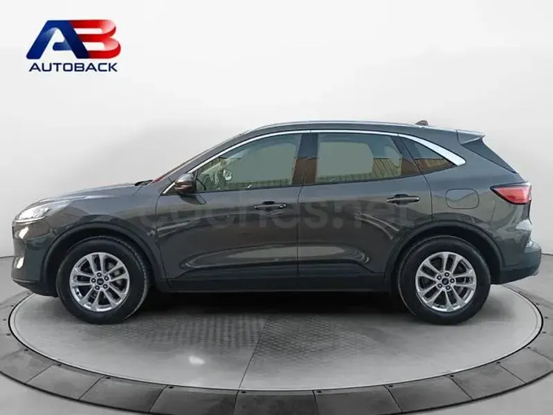 Usado Ford Kuga Titanium 120 CV (88 kW) 2021 Gris / plata SUV