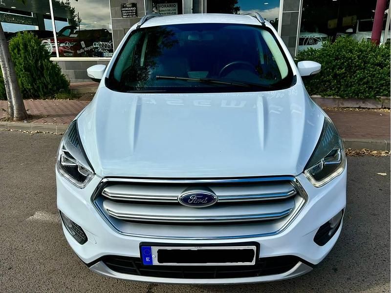 Usado Ford Kuga Trend 120 CV (88 kW) 2019 Blanco SUV