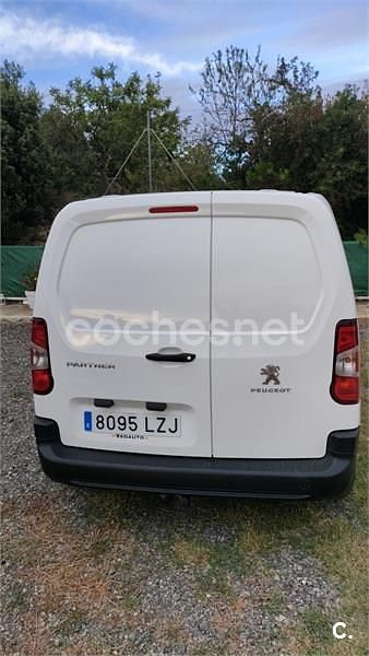 Usado Peugeot Partner Tepee Active 100 CV (73 kW) 2016 Blanco Monovolumen