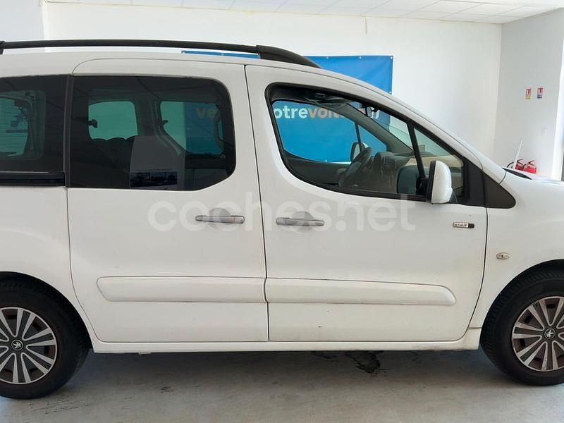 Usado Peugeot Partner Tepee Active 100 CV (73 kW) 2016 Blanco Monovolumen