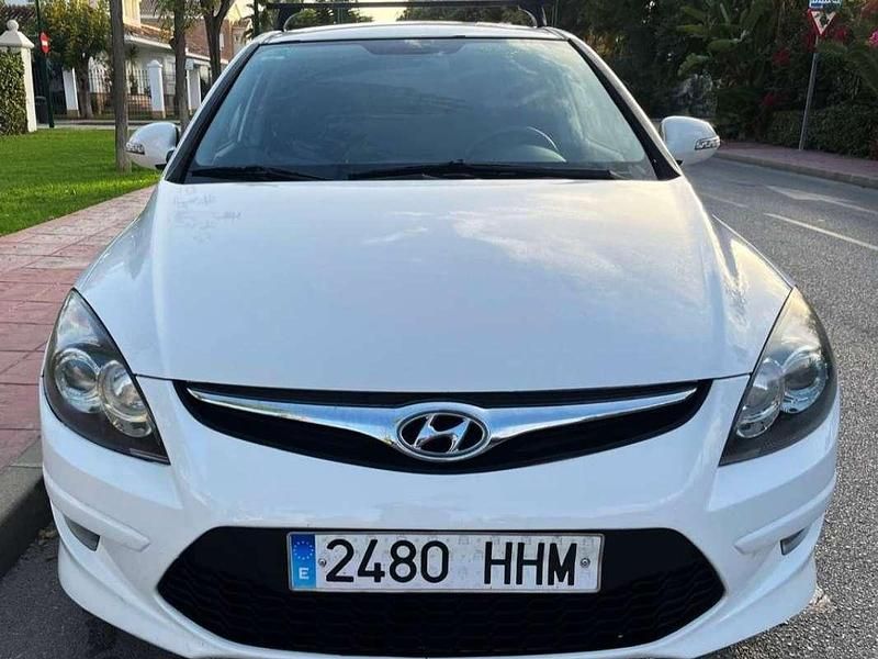 Usado Hyundai i30 90 CV (66 kW) 2011 Blanco Berlina