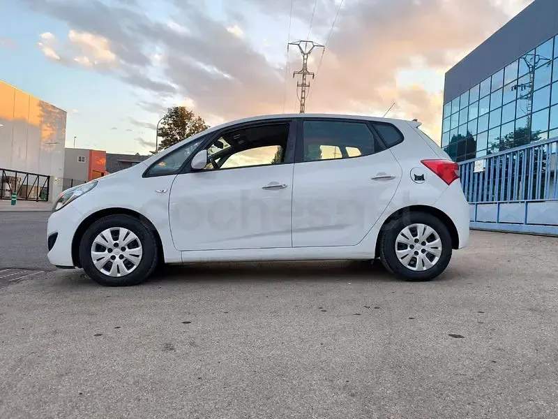 Usado Hyundai ix20 Comfort 77 CV (56 kW) 2011 Blanco Utilitario