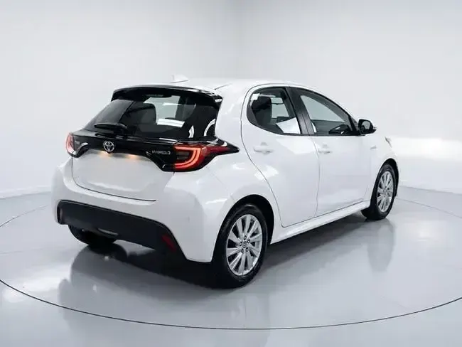 Usado Toyota Yaris Active 116 CV (85 kW) 2022 Blanco Utilitario