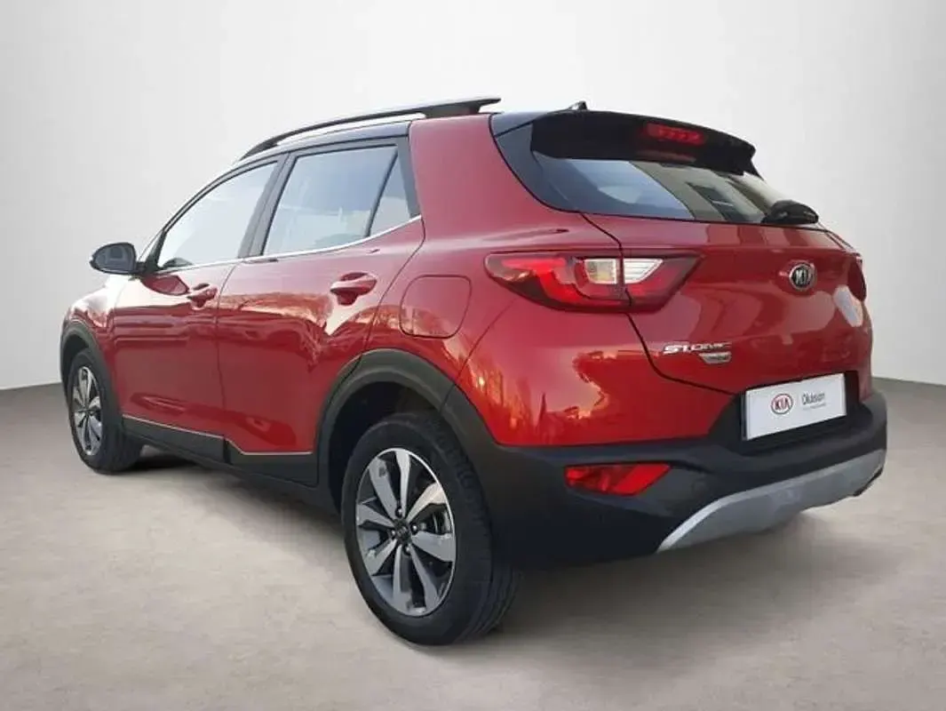 Usado Kia Stonic 101 CV (74 kW) 2022 Rojo SUV