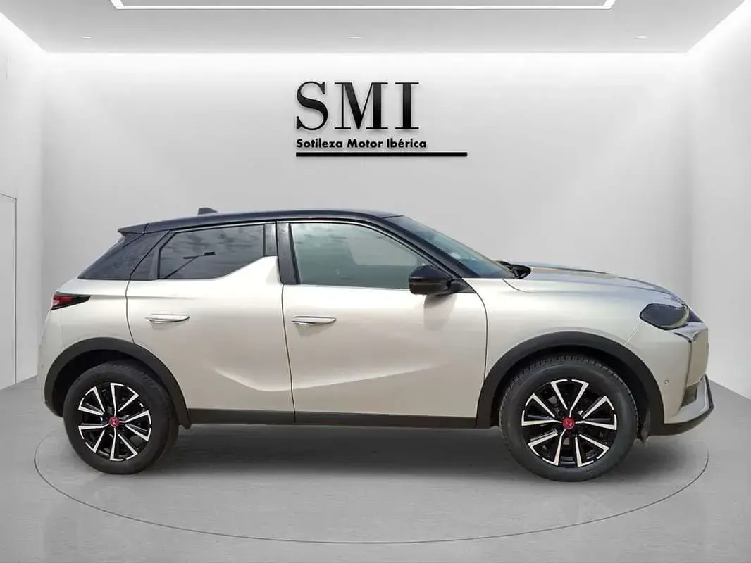 Usado DS Automobiles DS3 Crossback Performance 131 CV (96 kW) 2023 Gris SUV