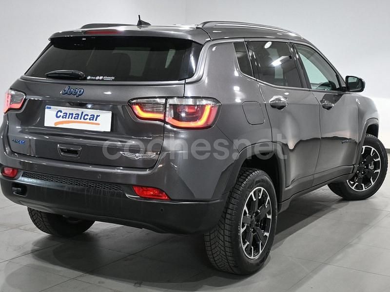 Usado Jeep Compass Trailhawk 240 CV (176 kW) 2021 Gris / plata SUV