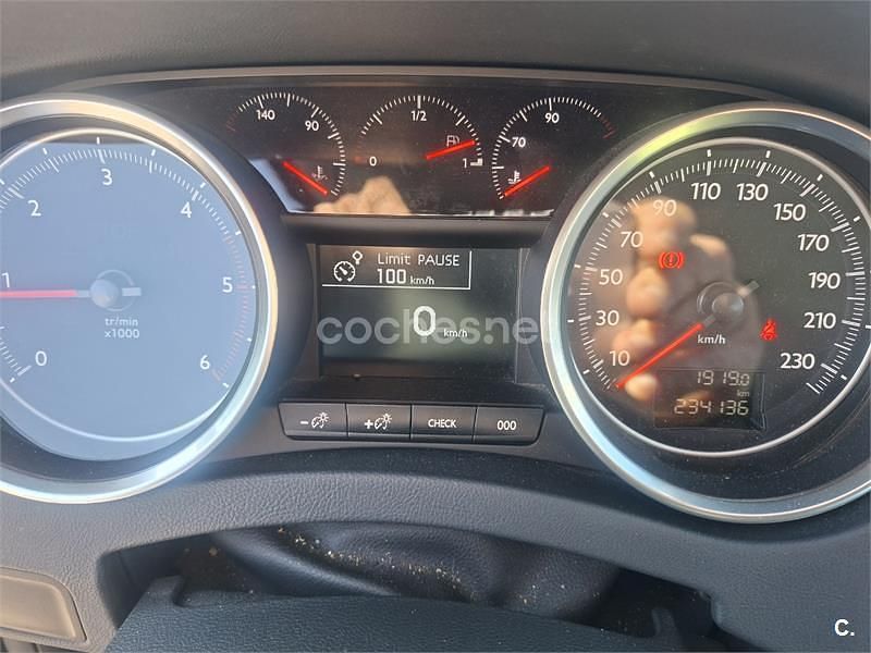 Usado Peugeot 508 Active 140 CV (102 kW) 2015 Gris / plata Berlina