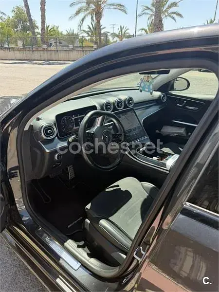 Usado Mercedes C220 200 CV (147 kW) 2023 Gris / plata Berlina