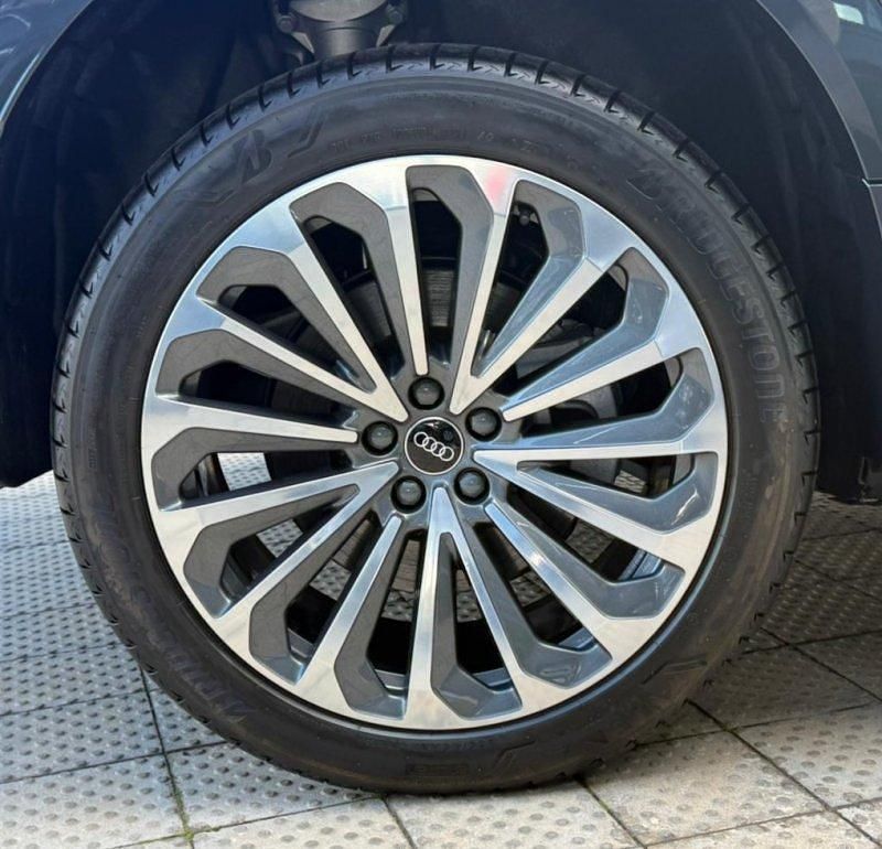 Usado Audi Q8 e-tron Sport 250 kW (340 CV) 2026 Negro mito metalizado SUV