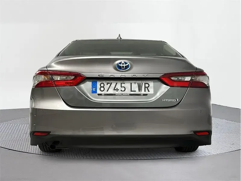 Usado Toyota Camry Advance 218 CV (160 kW) 2022 Gris / plata Berlina