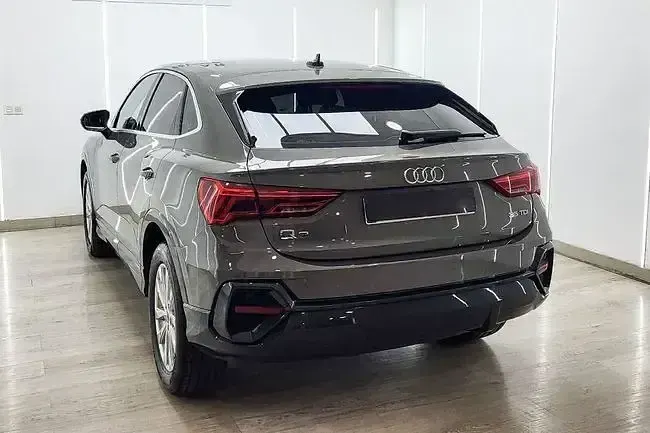 Usado Audi Q3 Premium 150 CV (110 kW) 2021 Gris SUV