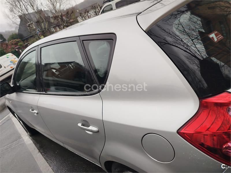 Usado Kia Ceed Active 122 CV (89 kW) 2007 Gris / plata Utilitario