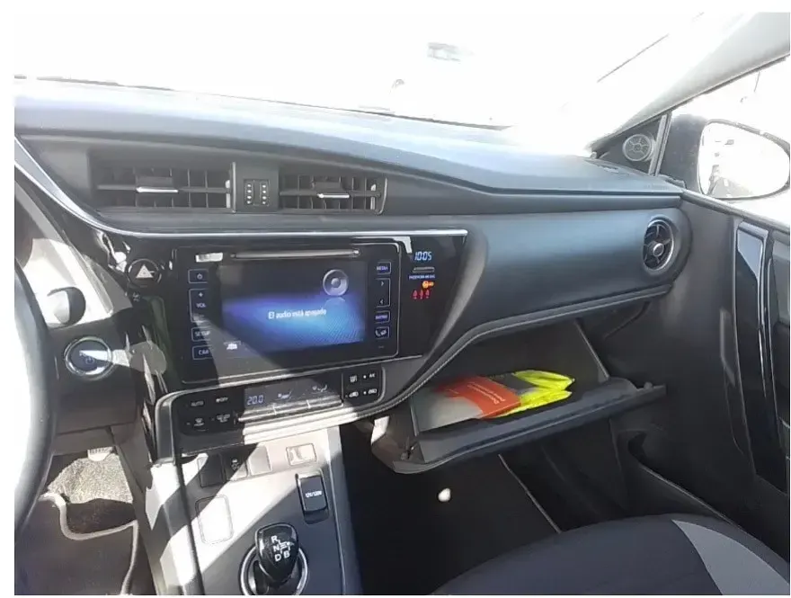 Usado Toyota Auris Hybrid Active 136 CV (100 kW) 2019 Blanco Familiar