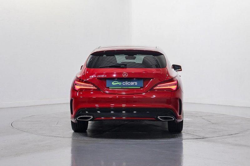 Usado Mercedes CLA200 136 CV (100 kW) 2019 Rojo Familiar