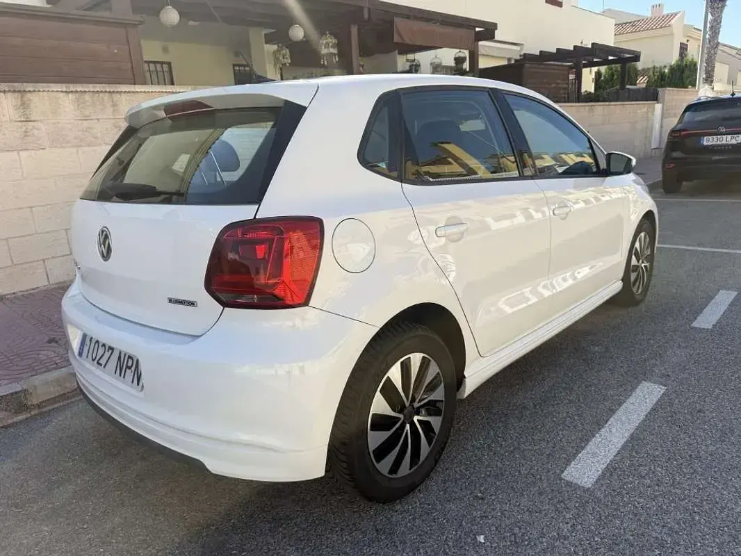 Usado VW Polo 75 CV (55 kW) 2015 Blanco Utilitario