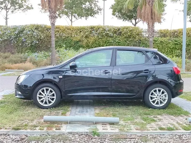 Usado Seat Ibiza Reference 70 CV (51 kW) 2014 Negro Berlina