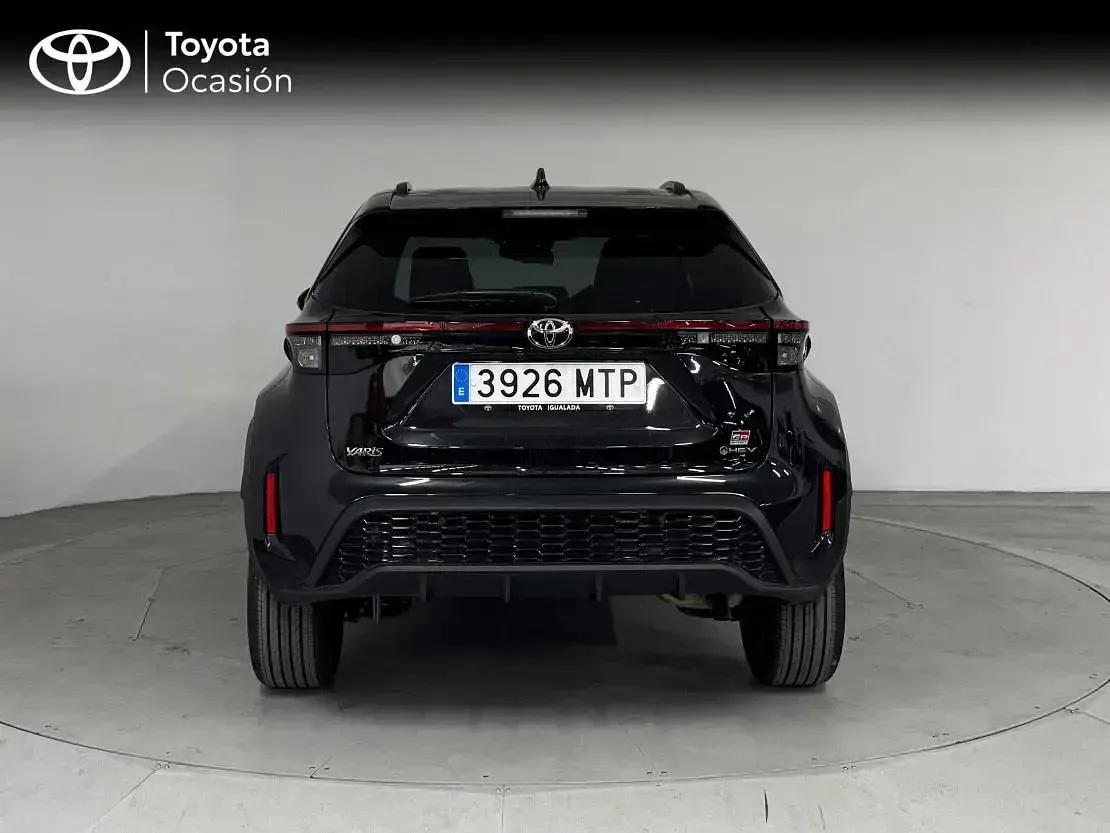 Usado Toyota Yaris Hybrid Sport 131 CV (96 kW) 2024 Negro azabache