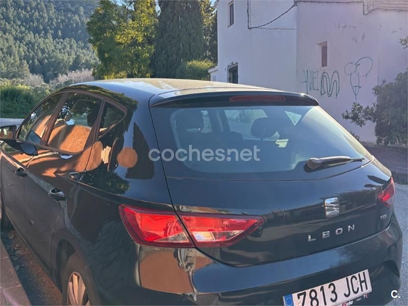 Usado Seat Leon Reference 105 CV (77 kW) 2015 Negro Familiar