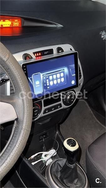 Usado Hyundai i20 Comfort 90 CV (66 kW) 2009 Rojo Utilitario